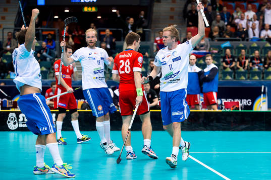 Finlands Mika Moilanen firar