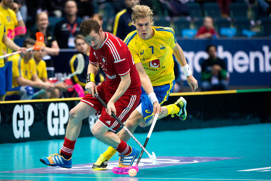 Schweiz Markus Gerber jagas av Sveriges Kim Nilsson