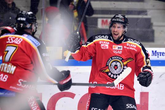 Luleås Cam Abbott jublar
