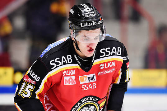 Luleås Christian Jaros blöder