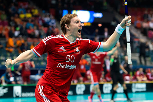 Schweiz Patrick Mendelin firar