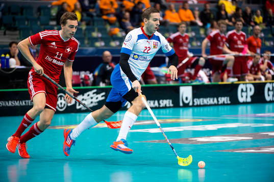 Schweiz Manuel Maurer jagar Tjeckiens Lukas Veltsmid