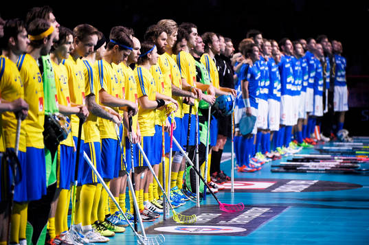 Sverige och Finlands spelare står uppställda för lineup