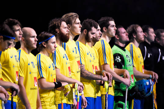 Sveriges spelare står uppställda för lineup