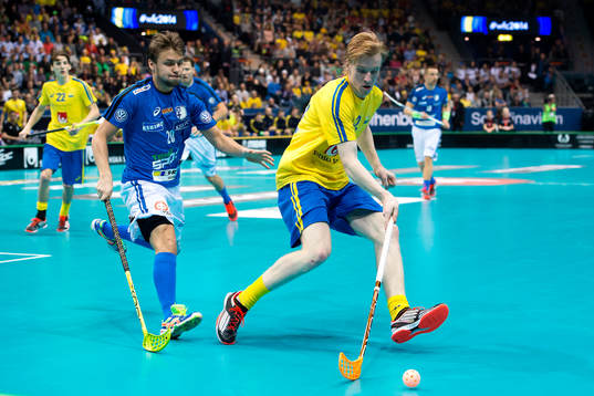Finlands Nico Salo jagar Sveriges Alexander Rudd