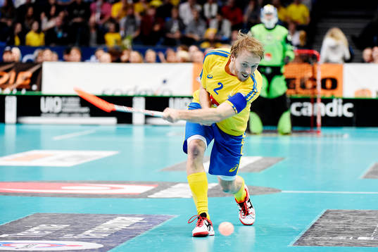 Sveriges Johan Samuelsson med en målchans