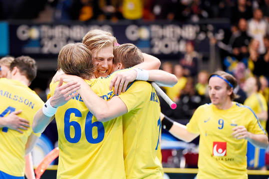 Sveriges Kim Nilsson jublar med sina lagkamrater
