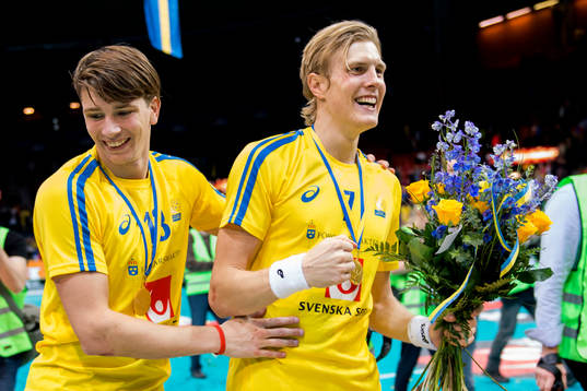 Sveriges Mattias Samuelsson och Kim Nilsson firar