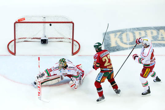 Frölundas Andreas Johnson (ej i bild) gör 1-0