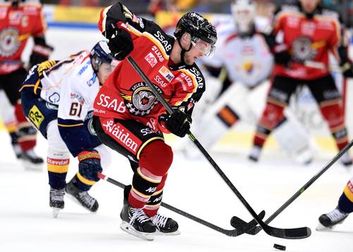 Luleås Chad Billins med pucken