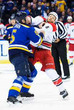 St Louis Barret Jackman och Carolinas Tim Gleason i