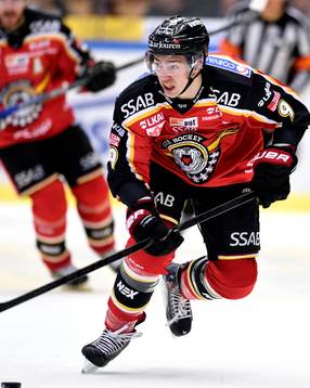 Luleås Johan Forsberg med pucken