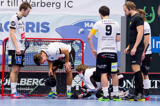 Sirius målvakt Petter Nilsson gör sig illa