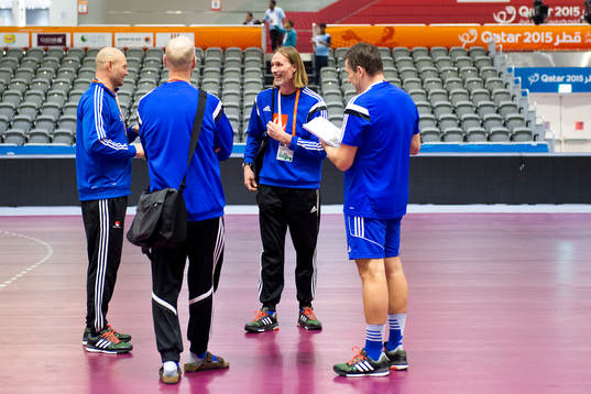 förbundskapten Ola Lindgren och Staffan Olsson inspekterar