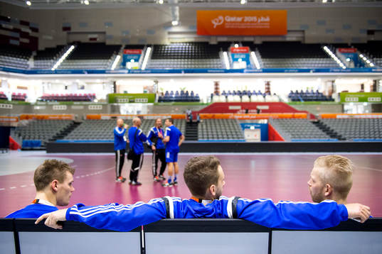 Laget inspekterar matcharenan