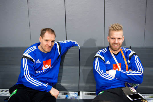 Sveriges målvakter Mattias Andersson och Johan Sjöstrand