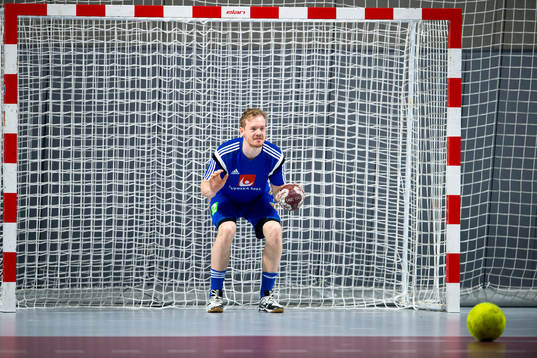 Sveriges Magnus Persson står i mål