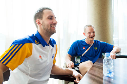 Sveriges Patrik Fahlgren och Lukas Karlsson blir intervjuade