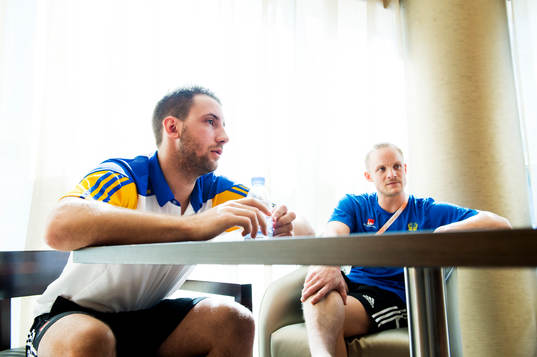 Sveriges Patrik Fahlgren och Lukas Karlsson blir intervjuade