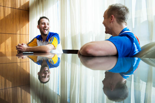 Sveriges Patrik Fahlgren och Lukas Karlsson blir intervjuade