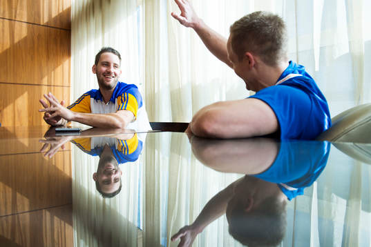 Sveriges Patrik Fahlgren och Lukas Karlsson blir intervjuade