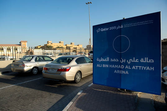 En skylt till Ali Bin Hamad Al-Attiyah Arena