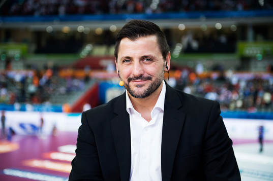 Ljubomir Vranjes i Kanal 5 studion innan handbollmatchen i