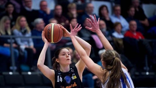Northlands Josefin Vesterberg  i basketmatchen i damligan