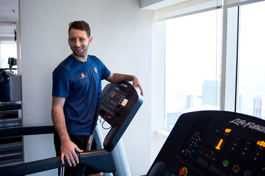 Patrik Fahlgren visar gymmet