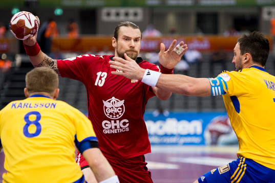 Tjeckiens Pavel Horak blockeras av Sveriges Lukas Karlsson