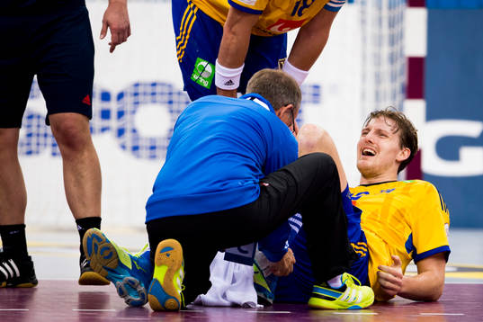 Sveriges Jesper Nielsen skadar sig