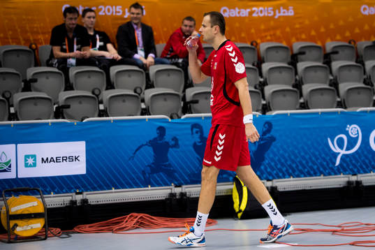 Tjeckiens Jakub Szymanski lämnar planen