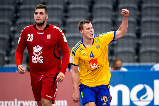 Sveriges Markus Olsson (h) jublar bakom Tjeckiens Leos