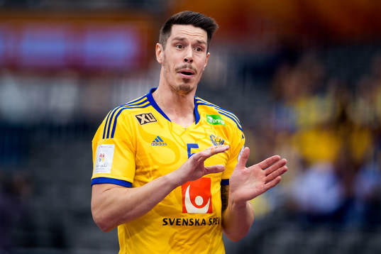 Sveriges Kim Andersson gestikulerar
