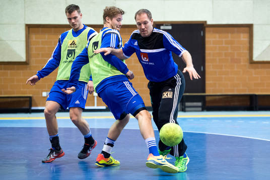 Sveriges Markus Olsson, Viktor Östlund och målvakt