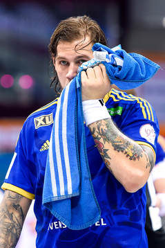 Sveriges Andreas Nilsson fick en smäll och kyler med is