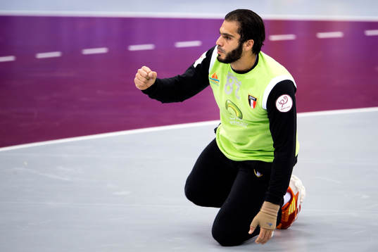 Egyptens målvakt Karim Handawy jublar