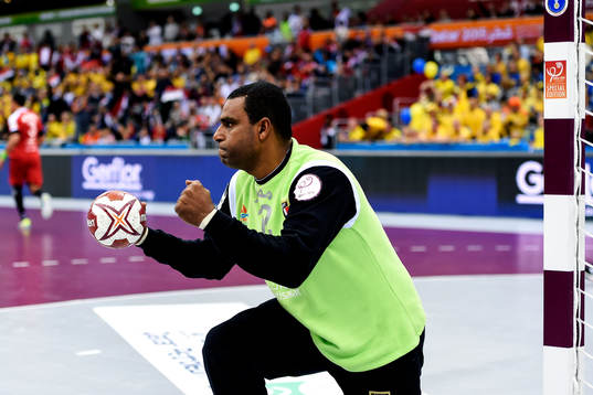 Egyptens målvakt Mohamed Bakir jublar