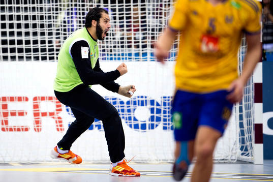 Egyptens målvakt Karim Handawy jublar