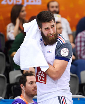 Frankrikes Luka Karabatic får rött kort