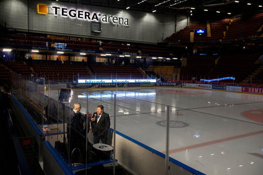 Leksands Huvudtränare Andreas Appelgren blir intervjuad av