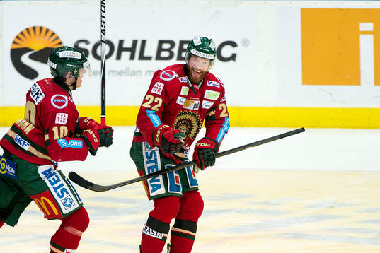 Frölundas Mattias Janmark och Robin Figren jublar