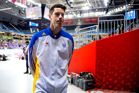 Sveriges Kim Andersson lämnar arenan
