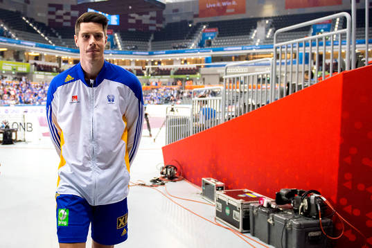 Sveriges Kim Andersson lämnar arenan
