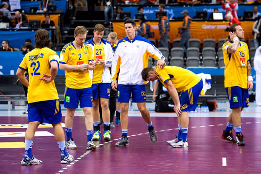 Sveriges Kim Andersson klappar om Niclas Ekberg