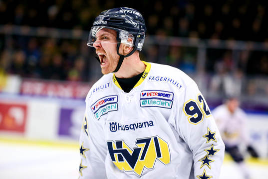 Hv71s Teemu Laine var arg på domaren