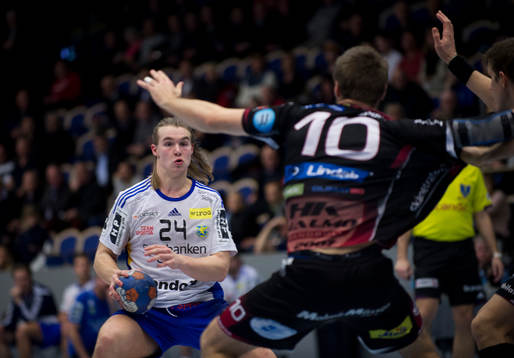 Ystads Lukas Nilsson i matchen i elitserien i handboll