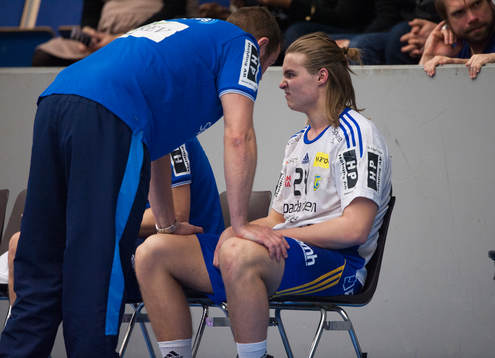 Ystads tränare Sebastian Seifert och unge Lukas Nilsson i