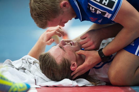 Ystads Lukas Nilsson fick en smäll i ansiktet i matchen i
