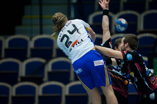 Ystads Lukas Nilsson i matchen i elitserien i handboll
